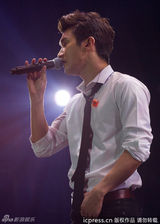 组图：SJ-M上海热力开唱 始源帅气有型赫海有爱