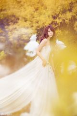 组图：阿兰远赴香格里拉拍写真 演绎童话梦境