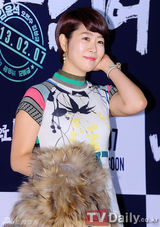 组图：李凡秀朴寒星出席《南方大作战》试映会