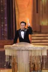 组图：张智霖凭《冲上云霄2》获最受欢迎男角色