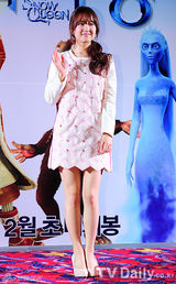 组图：韩星朴宝英为动画片配音 甜美宣传显娇羞