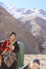 组图：《雪浴昆仑》热拍 戴江藏族打扮显西域风情