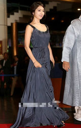 组图：韩国大钟电影节颁奖 朴信惠长裙飘逸亮相红毯