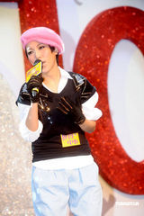 幻灯图集：麦浚龙出席派对 忘拉裤链险出丑