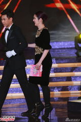 组图：杨怡凭《名媛望族》获最佳女主角