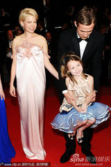 幻灯图集：《蓝色情人节》首映 希斯-莱杰遗孀现身