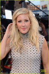 组图：埃利-古尔丁铆钉长裙霸气亮相红毯