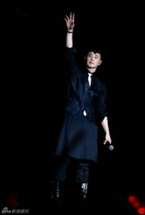 组图：潘玮柏北京演唱会 与吴克群基情亲嘴