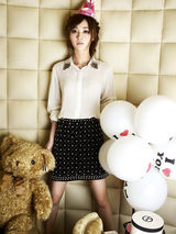 组图：姚笛圣诞大片曝光 俏皮享受末日狂欢