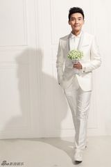 组图：张铎时尚写真笑容温暖展熟男魅力