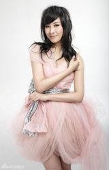 组图：王雅捷化身芭比娃娃 甜美归来娇俏萝莉