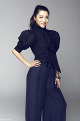 组图：李欣烨黑衣写真大片青春魅力