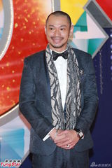 组图：TVB台庆红毯闪耀 米雪梳冲天髻杨怡珠光宝气