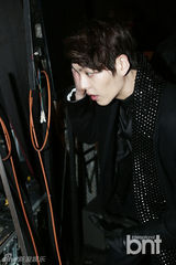 组图：韩星金宇彬郑京浩等献华丽T台秀