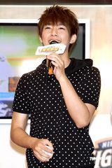 幻灯图：辰亦儒炎亚纶为日本职棒站台 分享糗事