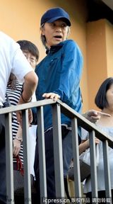 周星驰运动装亮相杭州吐舌卖萌[10\/20]组图:周