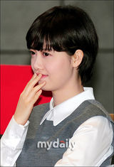 组图：韩星具惠善亮相釜山宣传 导演身份对话观众