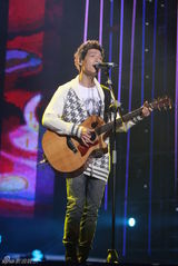 高清：深圳卫视跨年晚会 莫文蔚驯鹿装对决张佑赫