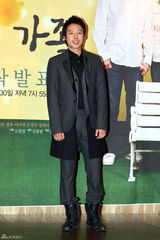 高清图：韩剧《蒲公英家族》记者会 李允智优雅