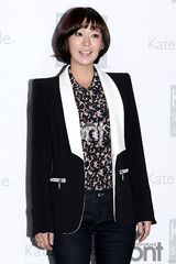 组图：韩星韩高恩韩惠珍等靓装为名品站台