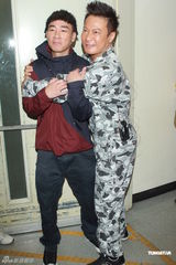 组图：曾志伟络腮胡造型亮相 钱嘉乐汤盈盈秀恩爱