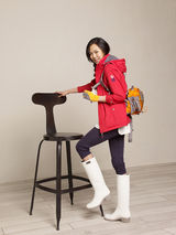 组图：韩星金敏姬最新服装写真 户外休闲运动风