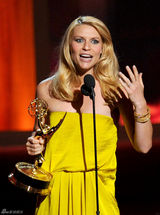 组图：克莱尔-丹尼斯凭《国土安全》获剧情类最佳女主角奖