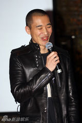 幻灯：《杜拉拉》票房破亿 徐静蕾亲自做面喂黄立行