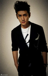 组图：洪连城黑白灰系写真时尚帅气