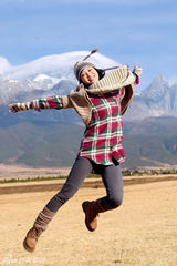 幻灯图集：赵子琪代言名车 拍电视广告大秀飘移 