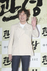 独家高清：《观相》试映 李钟硕嘟嘴比V卖萌