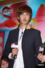 组图：朴政珉助阵《翻糖花园》将赴日本发新专辑