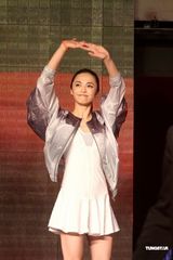 组图：范冰冰大呼我爱姚晨 为中国奥运健儿加油