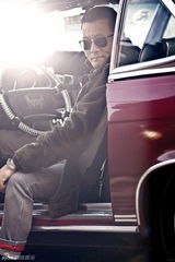 组图：孙兴古董车写真举手投足间显猫王风范