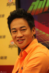 组图：《璀璨人生》做客 何润东称不再演偶像剧