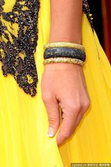 高清组图：南希-奥德尔深V礼服闪亮打头阵