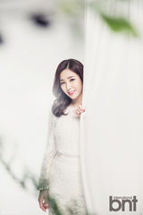 组图：“棒球女神”崔熙拍写真 显典雅之美感