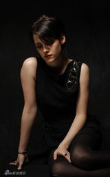 幻灯图集：克里斯汀-斯图尔特穿无袖礼服拍写真