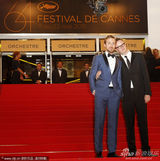 高清；《亡命驾驶》首映 导演与男主演大玩断背吻