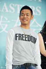 组图：《一仆二主》张嘉译搭档闫妮陷三角恋