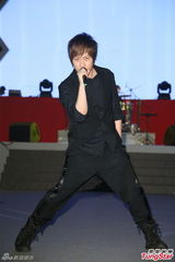 组图：五月天尾牙演出high爆 热度堪比演唱会