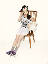 组图：韩团4minute许嘉允写真露肩美腿秀性感