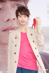 组图：张栋樑睽违两年再发片 郭采洁贴心站台