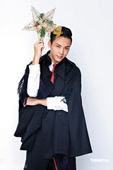 幻灯图集：容祖儿率师弟师妹拍宣传照 送圣诞祝愿