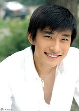 组图：宫正楠春日阳光写真清新自然