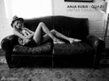 高清组图：波兰名模安雅-卢比可黑白写真秀美腿