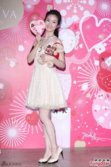 组图：林依晨亮相巧克力代言气质优雅