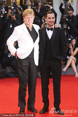 组图：罗伯特雷德福白衣潇洒 希亚-拉博夫黑装帅气