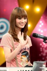 幻灯图：刘著少女装抵京大牌十足 自曝有男生示爱