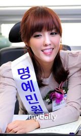 组图：T-ara孝敏池妍参加韩国纳税人之日活动